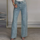 Jeans a gamba tesa impreziositi da stras