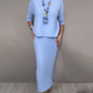 Elegante set composto da maglione lavorato a maglia e gonna mid