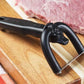 🥩 SCONTO DEL 50% ORA! Raschietto manuale per rimuovere il grasso da carne di manzo e maiale – Supporto a forma di U, lame in acciaio inossidabile e impugnatura ergonomica – perfetto per grigliate, preparazione dei pasti e cucinare in grandi quantità 🍖🔪
